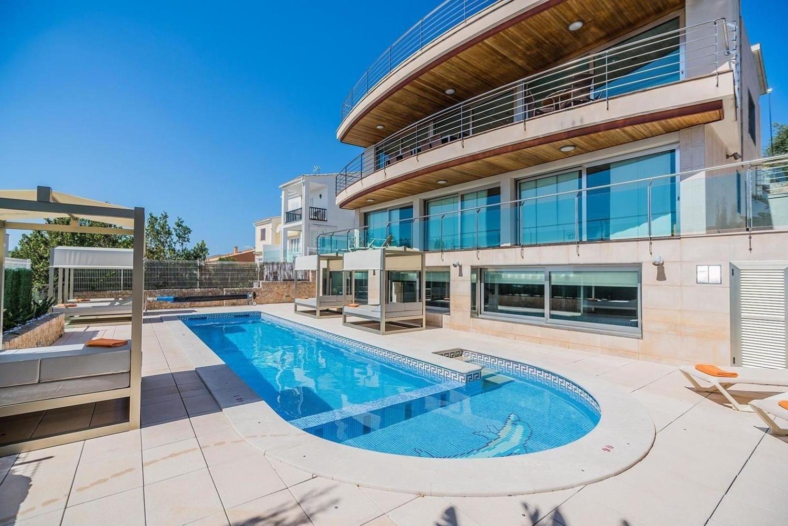 Atemberaubende Mit Whirlpool, Beheiztem Pool Und Meerblick In Aucanada Holiday home